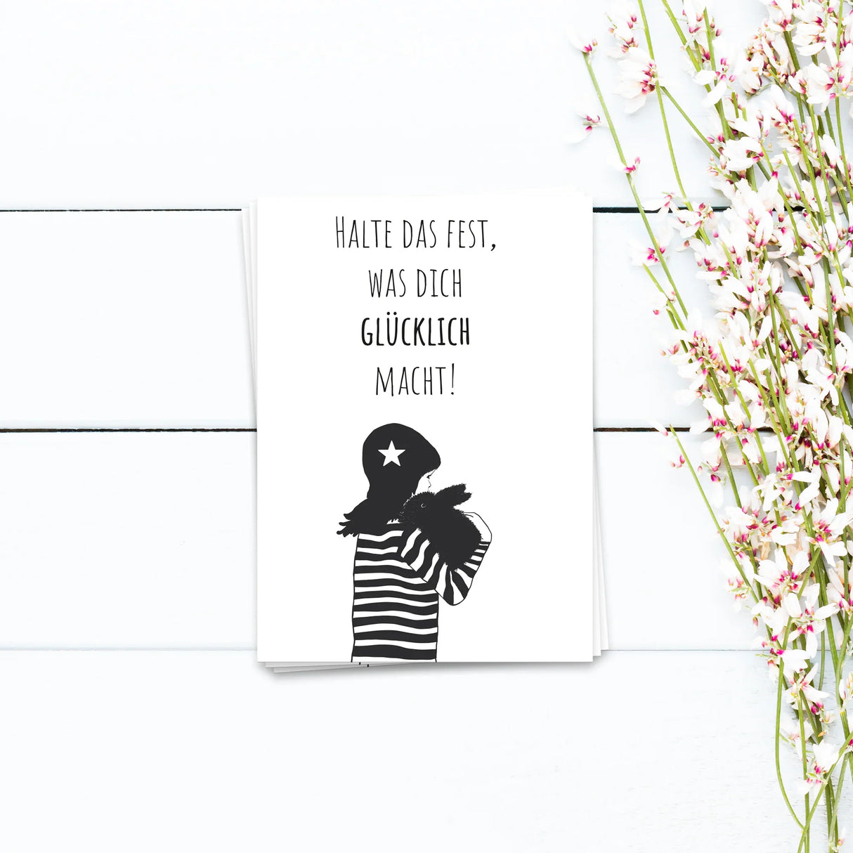 Halte das fest, was dich glücklich macht - Postkarte
