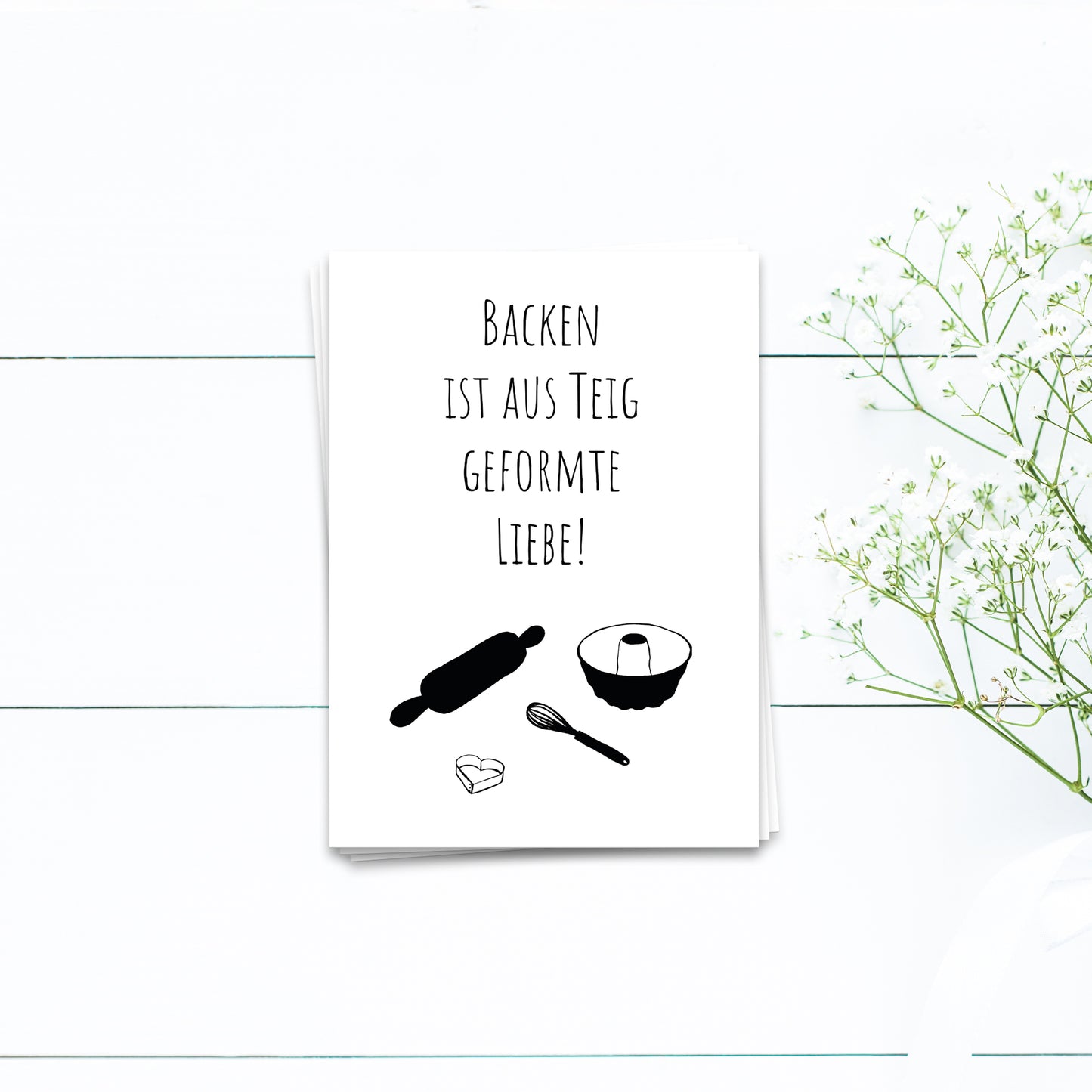Backen ist aus Teig geformte Liebe - Postkarte